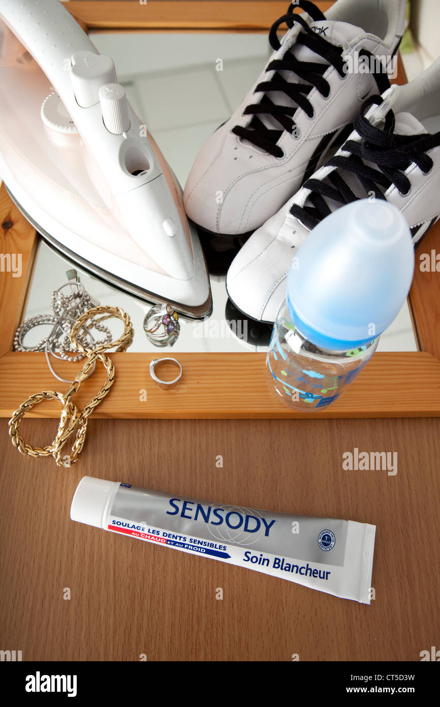 Cleaning wood with toothpaste hi-res stock photography and images - Alamy