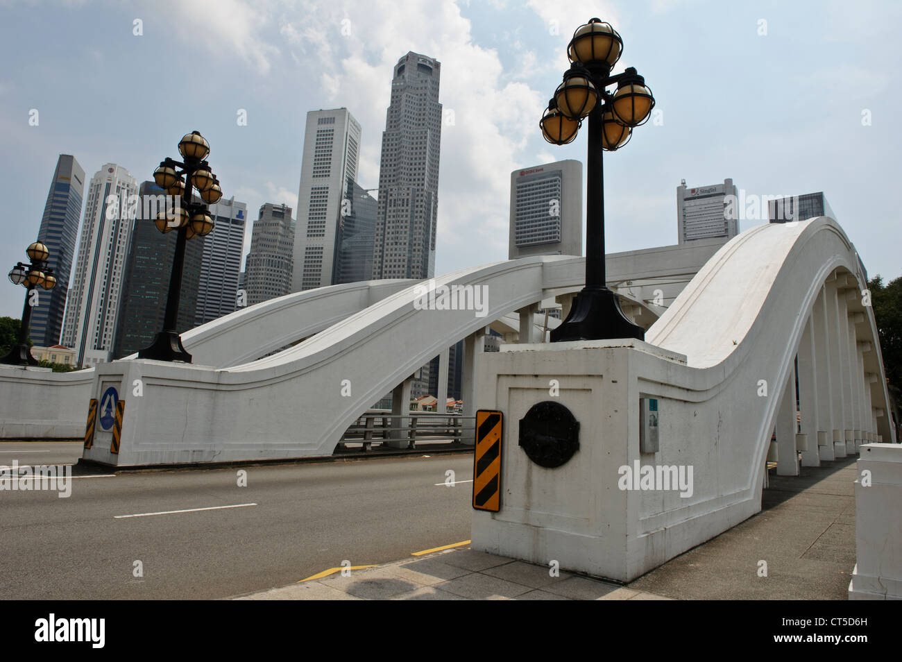 Elgin Bridge in front of the skyline of the financial district, Singapore, Southeast Asia. Stock Photo