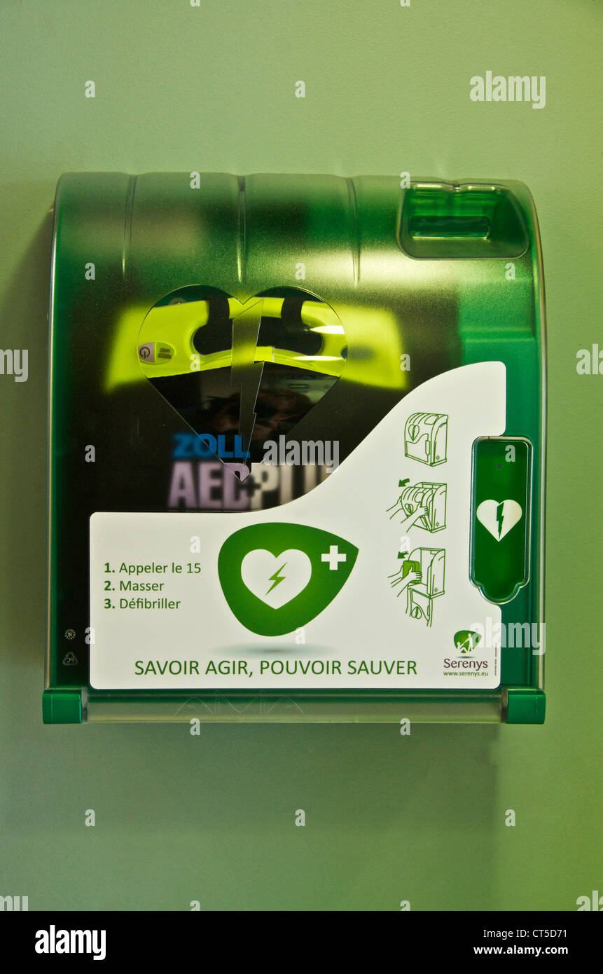 AUTOMATED EXTERNAL DEFIBRILLATOR Stock Photo Alamy