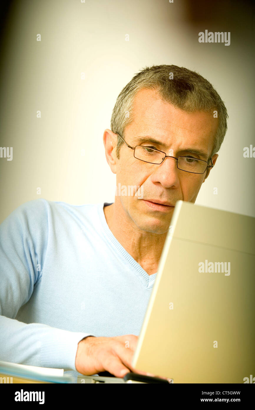 MAN USING A COMPUTER Stock Photo - Alamy