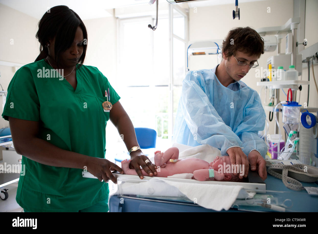 MEASURING HEIGHT, NEWBORN BABY Stock Photo - Alamy