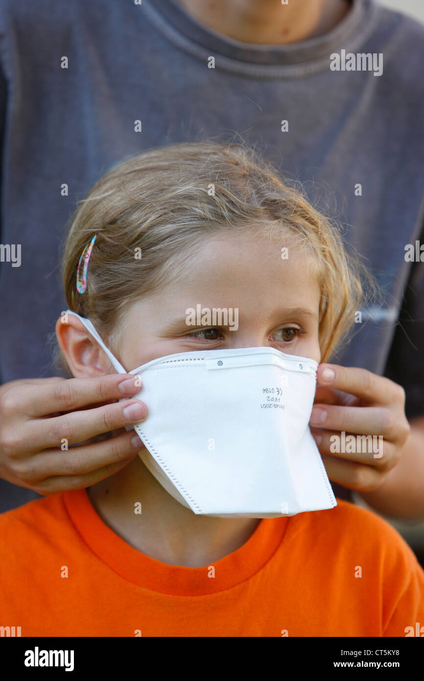 Girls swine flu mask hi-res stock photography and images - Alamy
