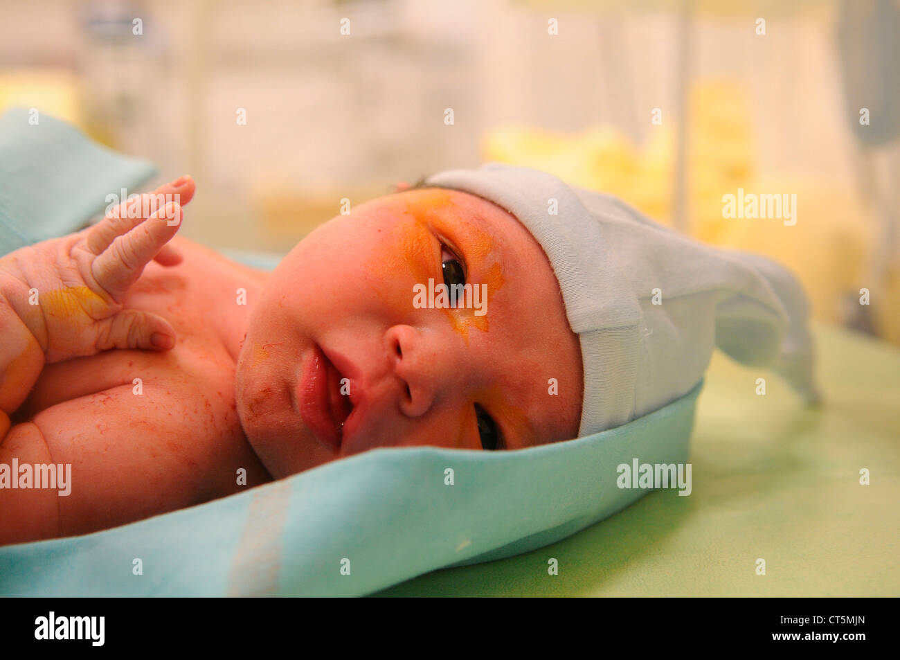 Asian newborn baby hospital hi-res stock photography and images - Alamy