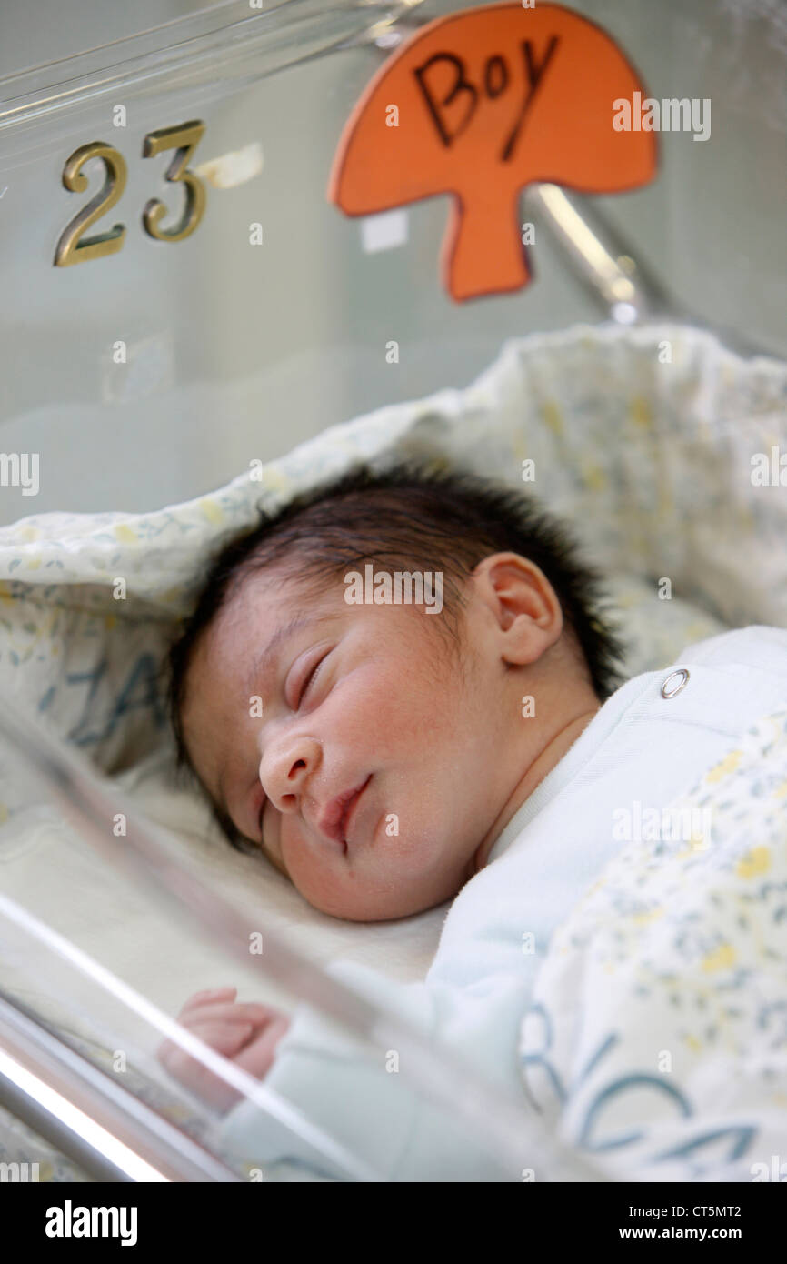 Baby sleeping african alone hi-res stock photography and images - Alamy