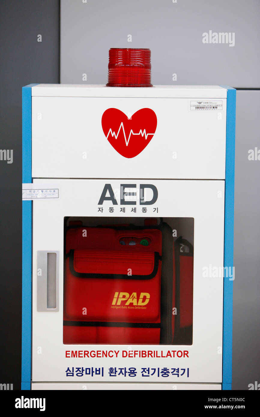 AUTOMATED EXTERNAL DEFIBRILLATOR Stock Photo Alamy