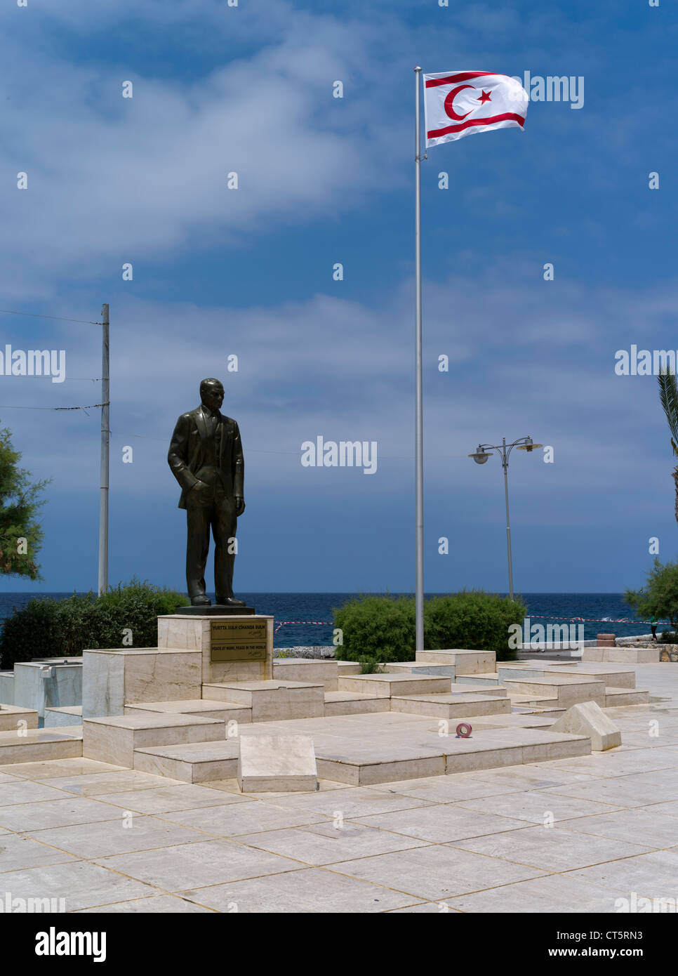 dh  KYRENIA NORTHERN CYPRUS Mustafa Kemal atatürk Ataturk statue flag Turkish republic of Northern Cyprus Stock Photo