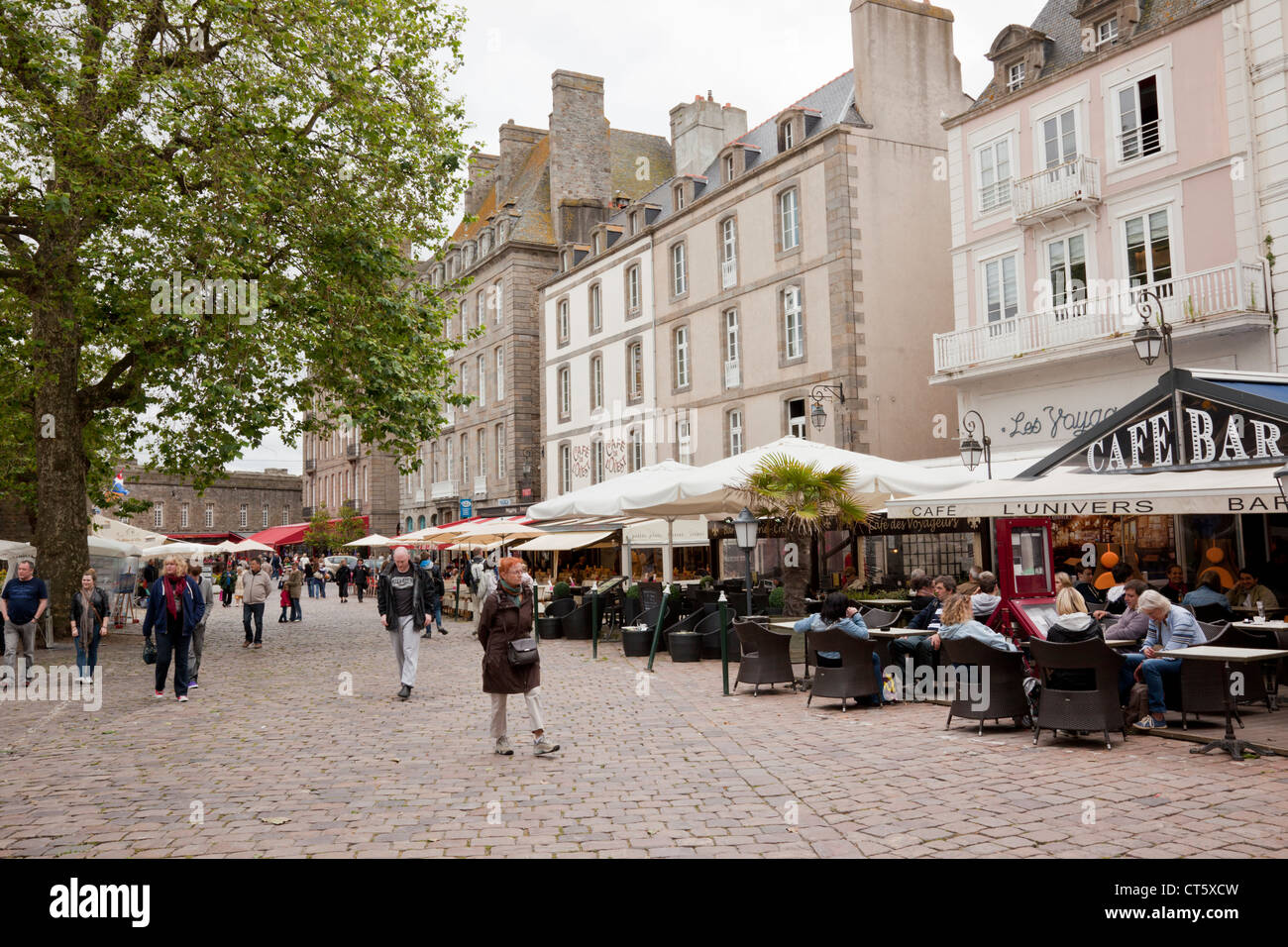 Cafe saint malo hires stock photography and images Alamy