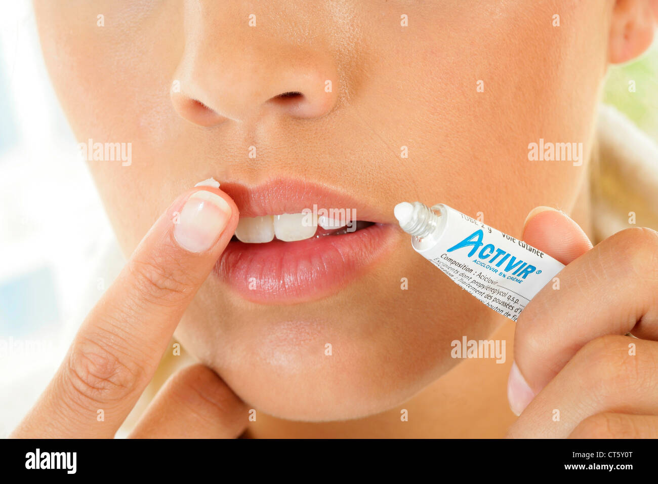 Oral antiviral treatment hires stock photography and images Alamy