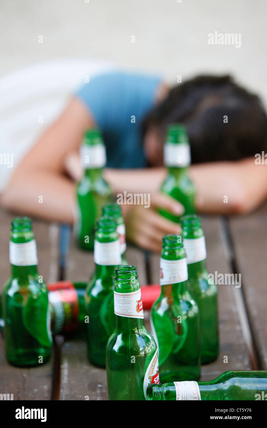 ADOLESCENT DRINKING Stock Photo Alamy