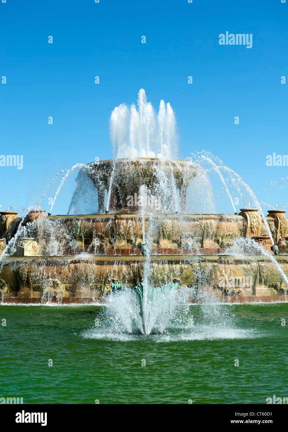 Buckingham fountain in Grant Park in Chicago, Illinois, USA Stock Photo ...