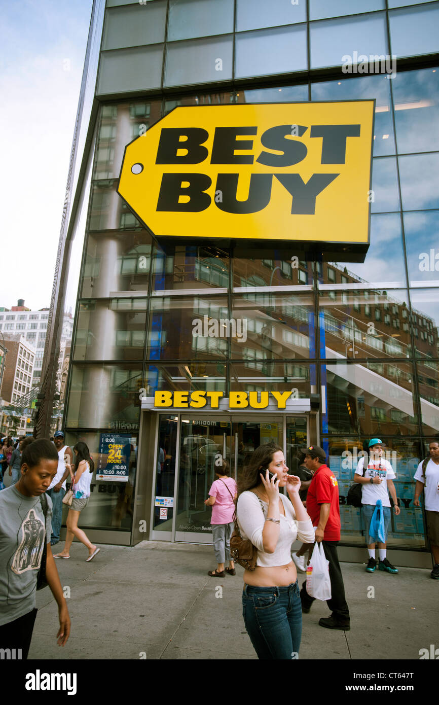 The Best Buy electronics store in Union Square in New York Stock Photo Alamy