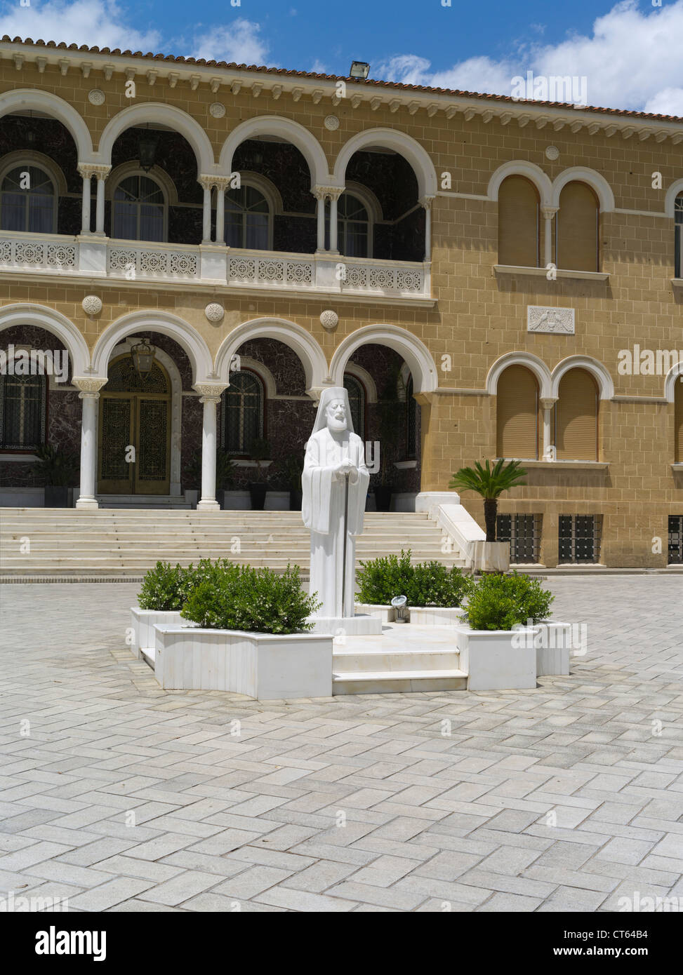 dh Old town South NICOSIA CYPRUS Archbishops Palace and Archbishop Makarios Statue Lefkosia greek Stock Photo