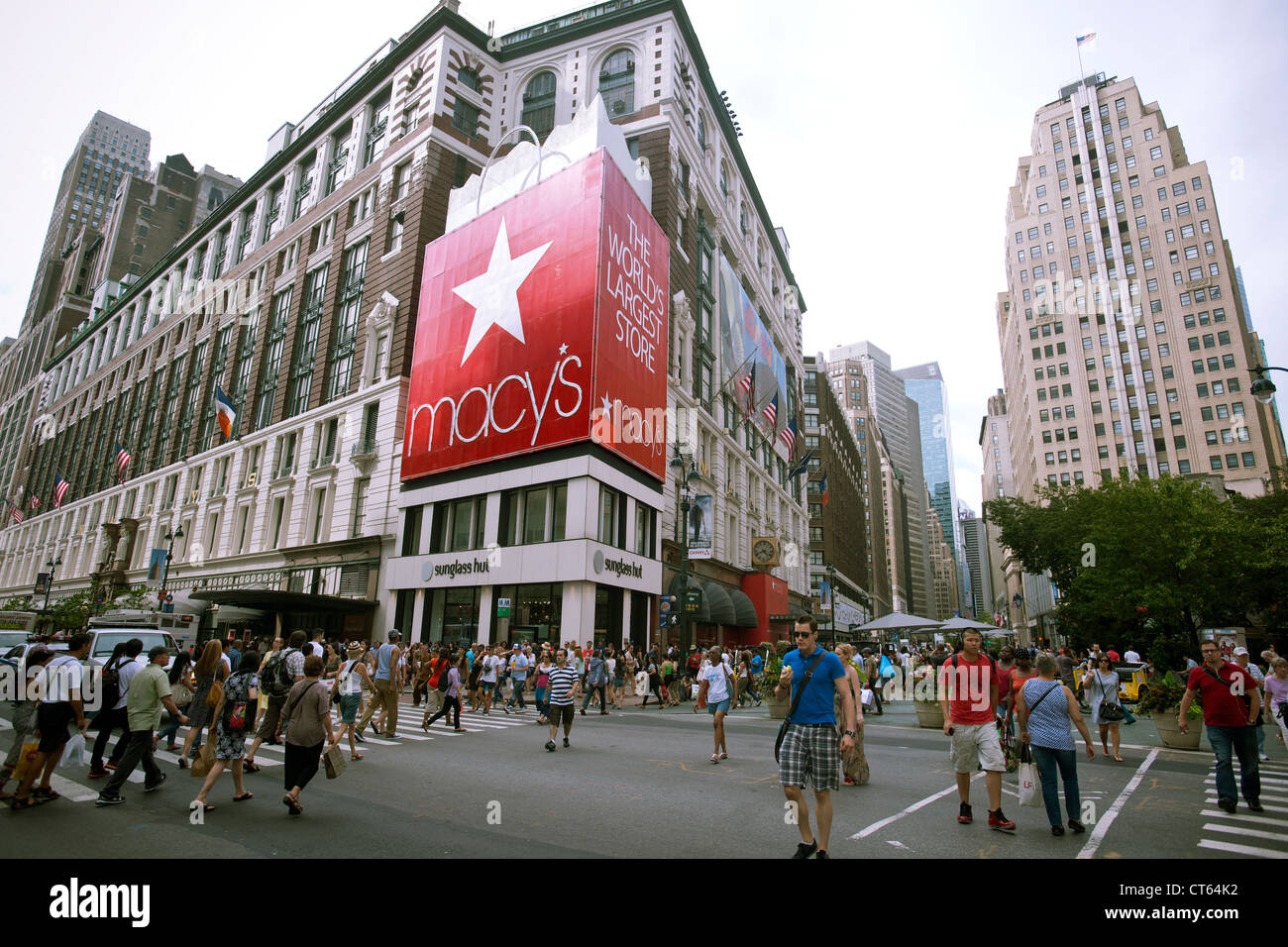 The flagship Herald Square Macy's Department Store in New York Stock ...