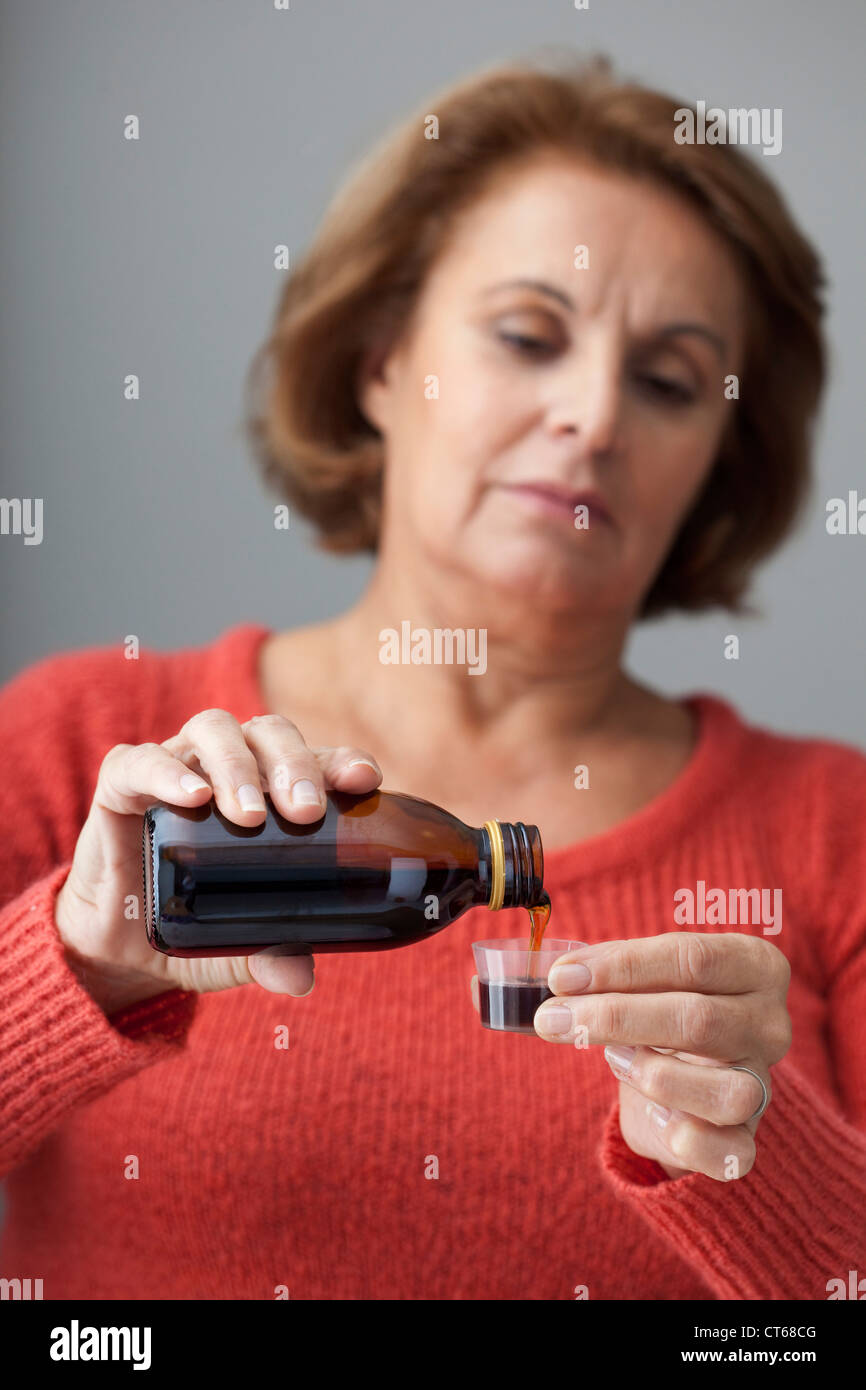 COUGHING TREATMENT ELDERLY PERS Stock Photo Alamy