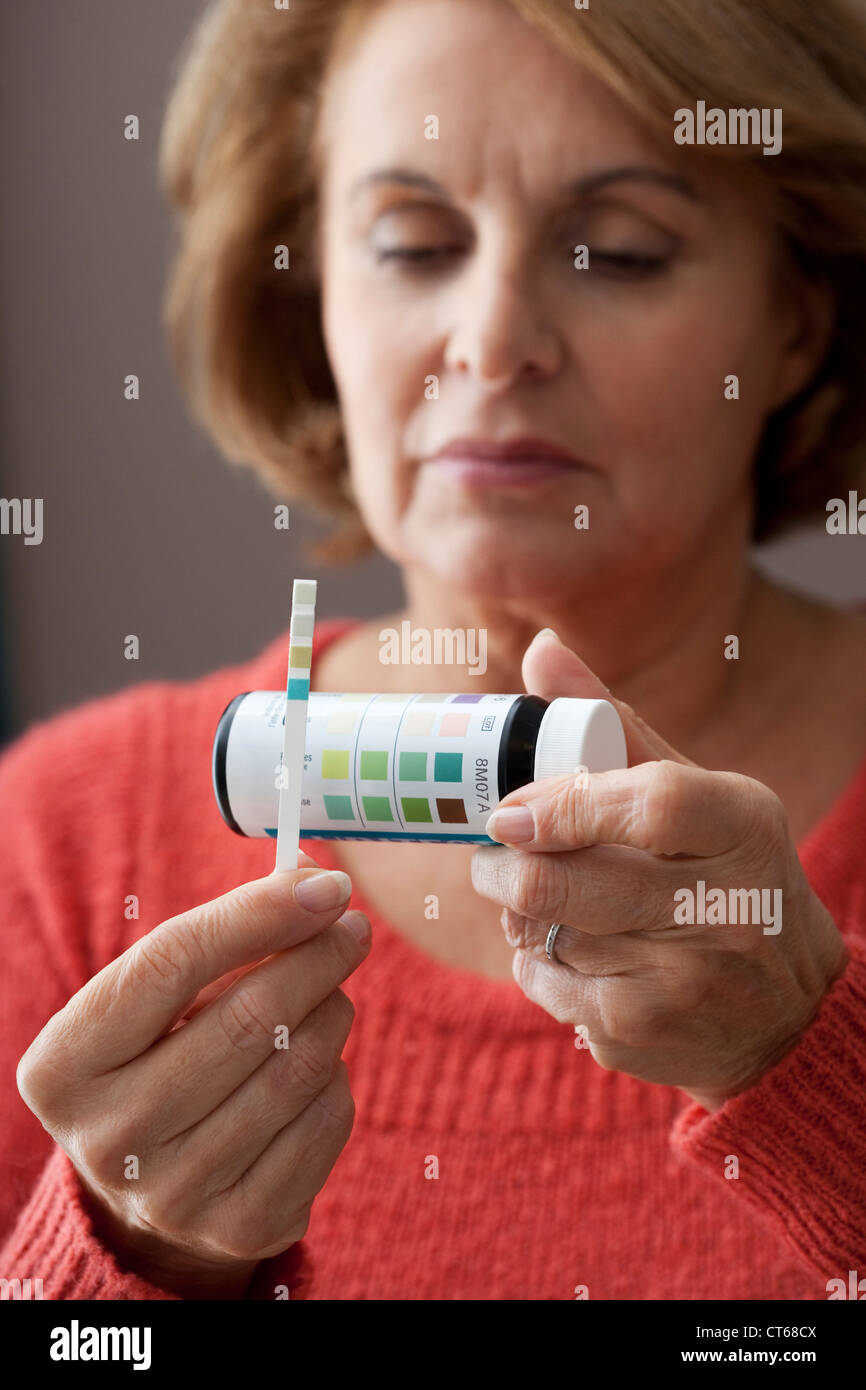 URINE TEST STRIP Stock Photo Alamy