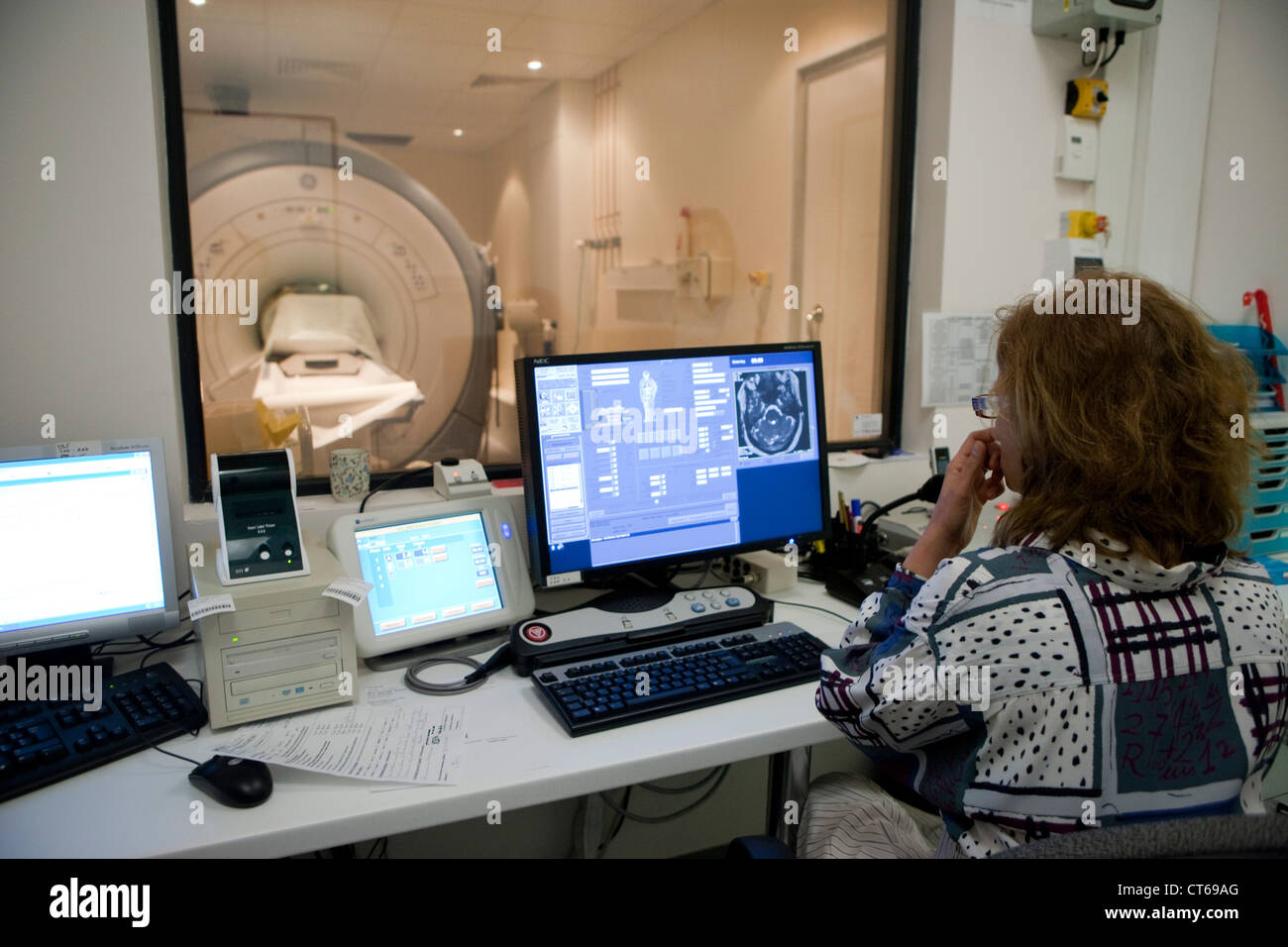 Human head mri hi-res stock photography and images - Alamy
