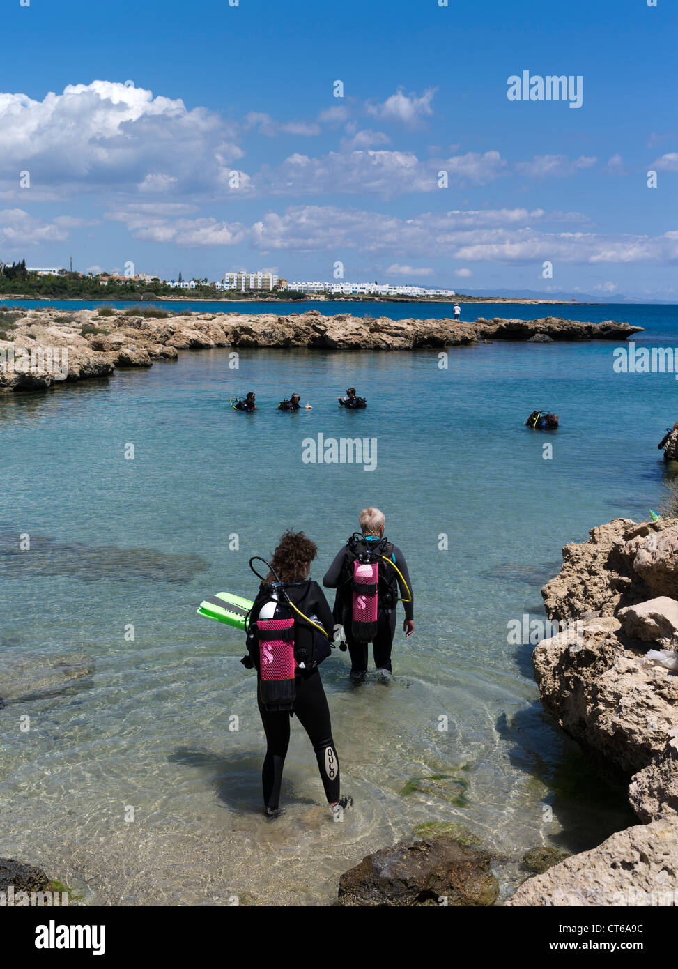 dh Loumbardi Bay PROTARAS CYPRUS Subaqua divers learning to scuba dive leisure diving women island greece Stock Photo