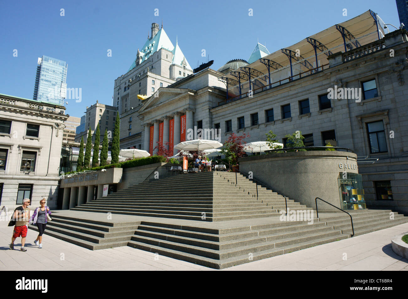 Couple walking past Vancouver Art Gallery building on Robson Square in downtown Vancouver, British Columbia, Canada Stock Photo