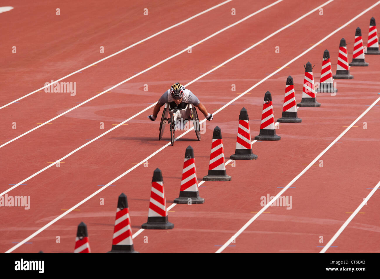 Wheelchair marathon runner hi-res stock photography and images - Alamy