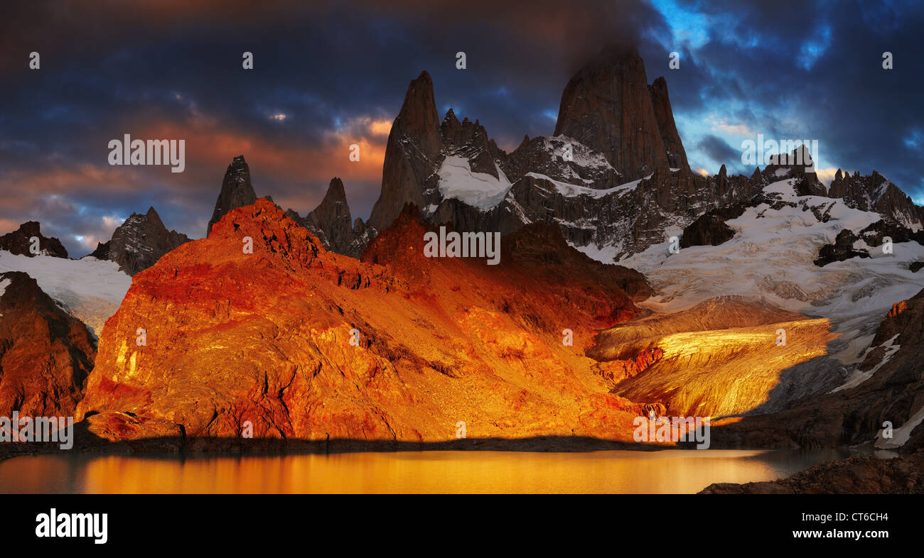 Laguna de Los Tres and mount Fitz Roy, Dramatical sunrise, Patagonia, Argentina Stock Photo