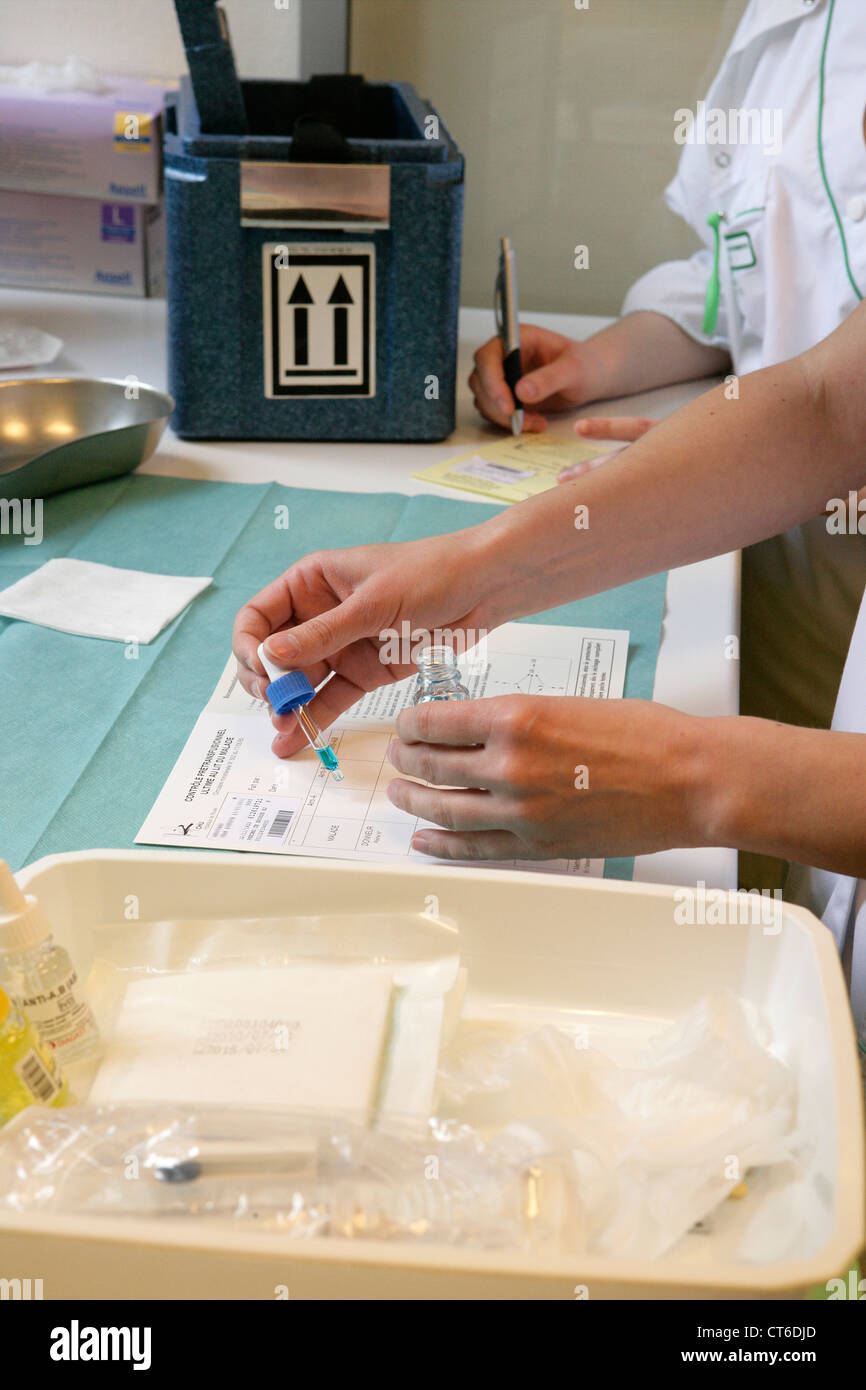 Blood group agglutination hi-res stock photography and images - Alamy