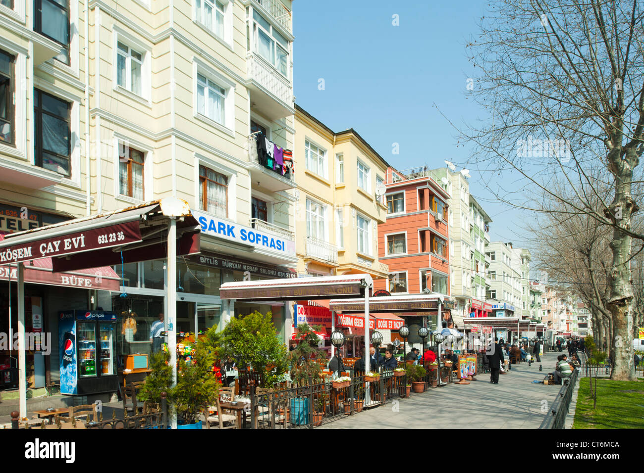 Türkei, Istanbul, Kirkcesme, Fatih Kadinlar Pazari mit Restaurants Stock Photo