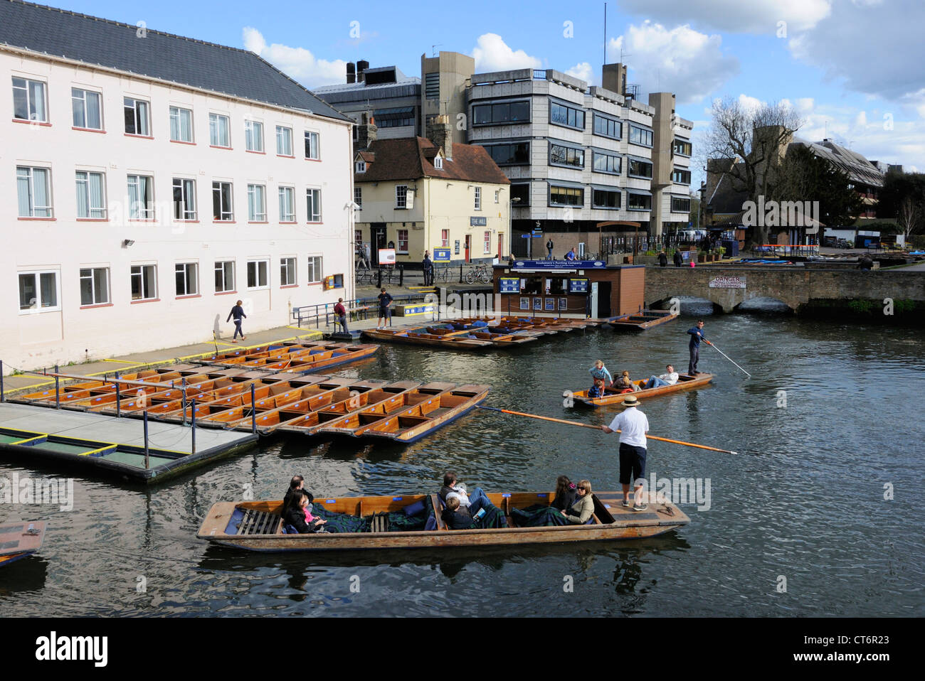People punting on the Cam beside Silver Street bridge, Cambridge Stock Photo