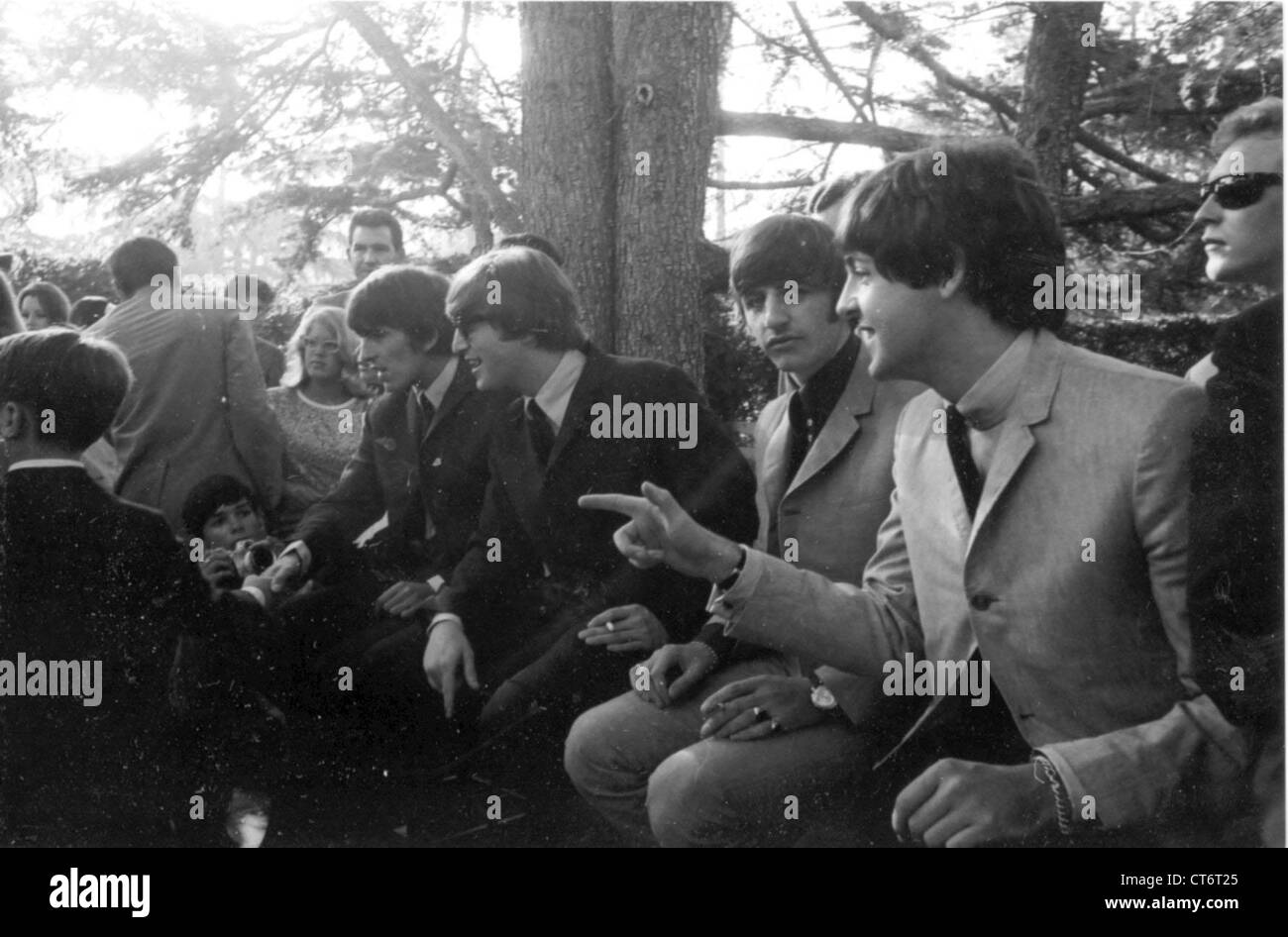 003423 - The Beatles meeting fans in Beverly Hills, Hollywood, California on 24th August 1964 Stock Photo