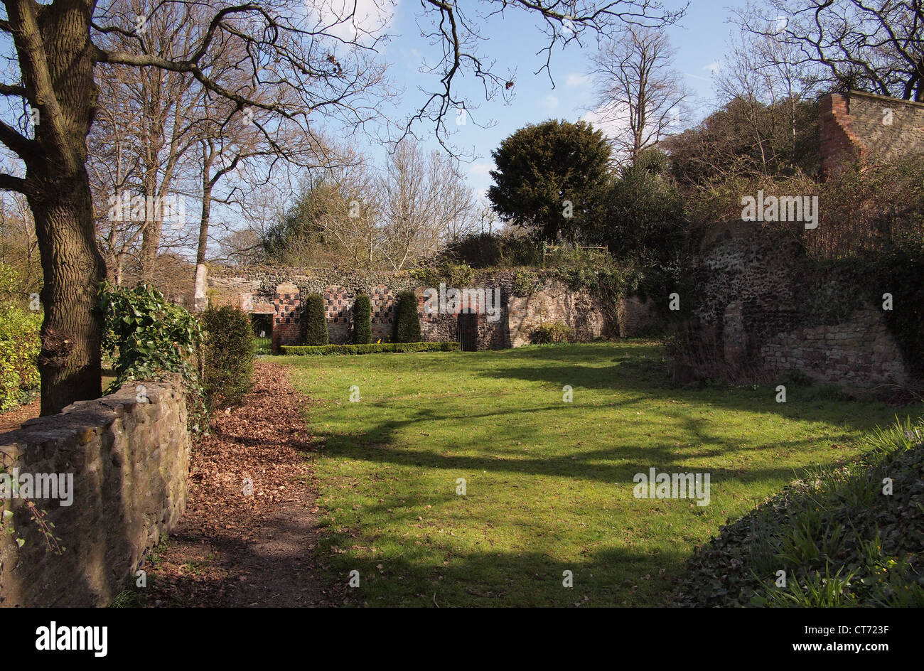 Garden grotto hi-res stock photography and images - Alamy