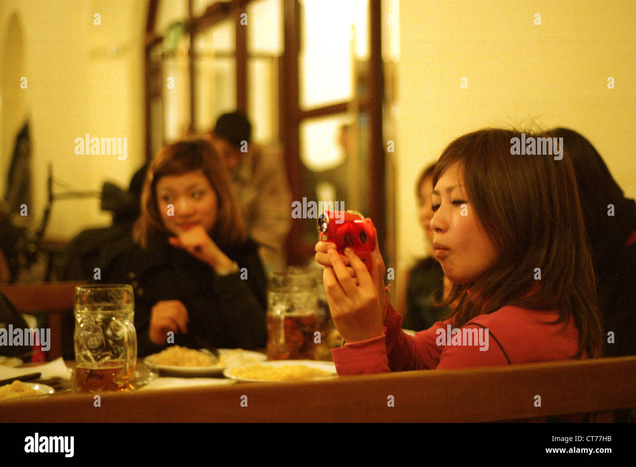 Japanese girls in Munich Hofbraeuhaus Stock Photo