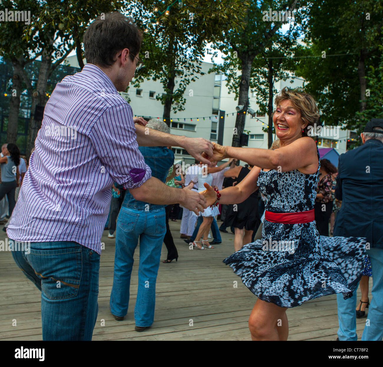 Paris, France, Public Events, Couples Swing Dancing Rock'n'Roll on River  Seine plage, Quai at "Paris Plages Stock Photo - Alamy