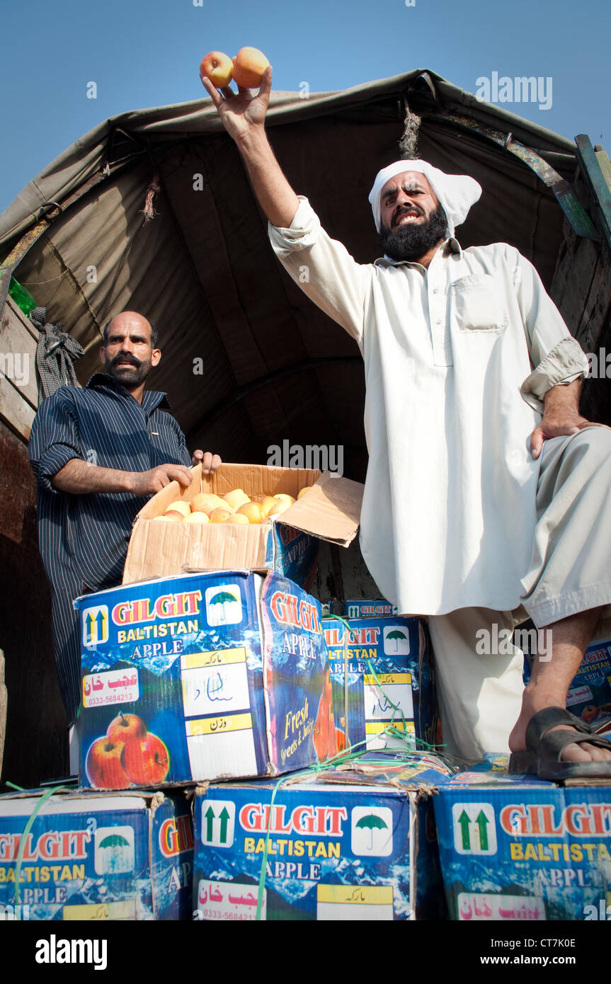 Islamabadfruit mandi hires stock photography and images Alamy