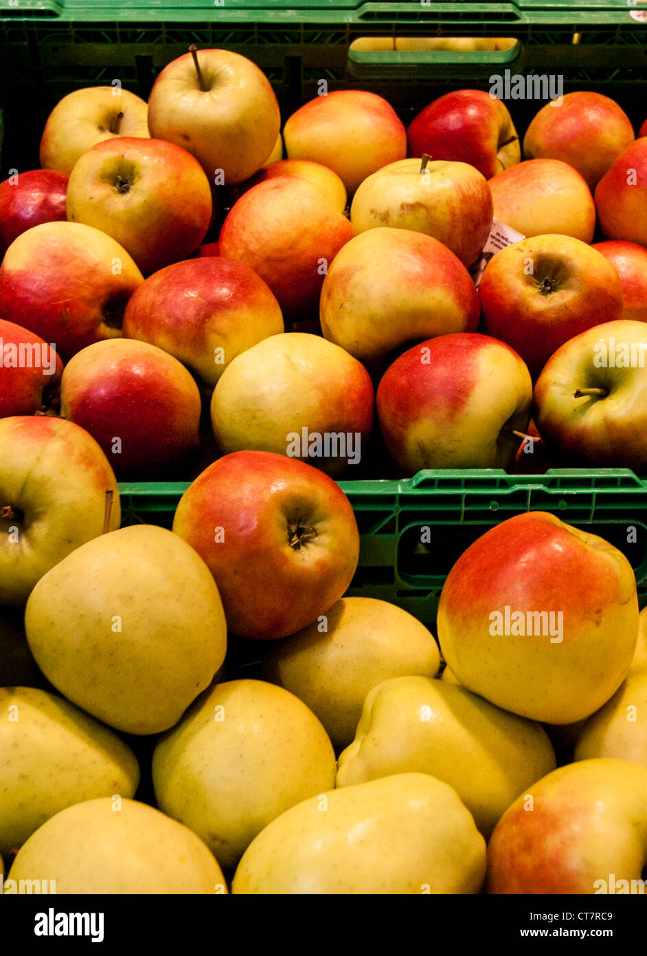 Five apples hi-res stock photography and images - Alamy