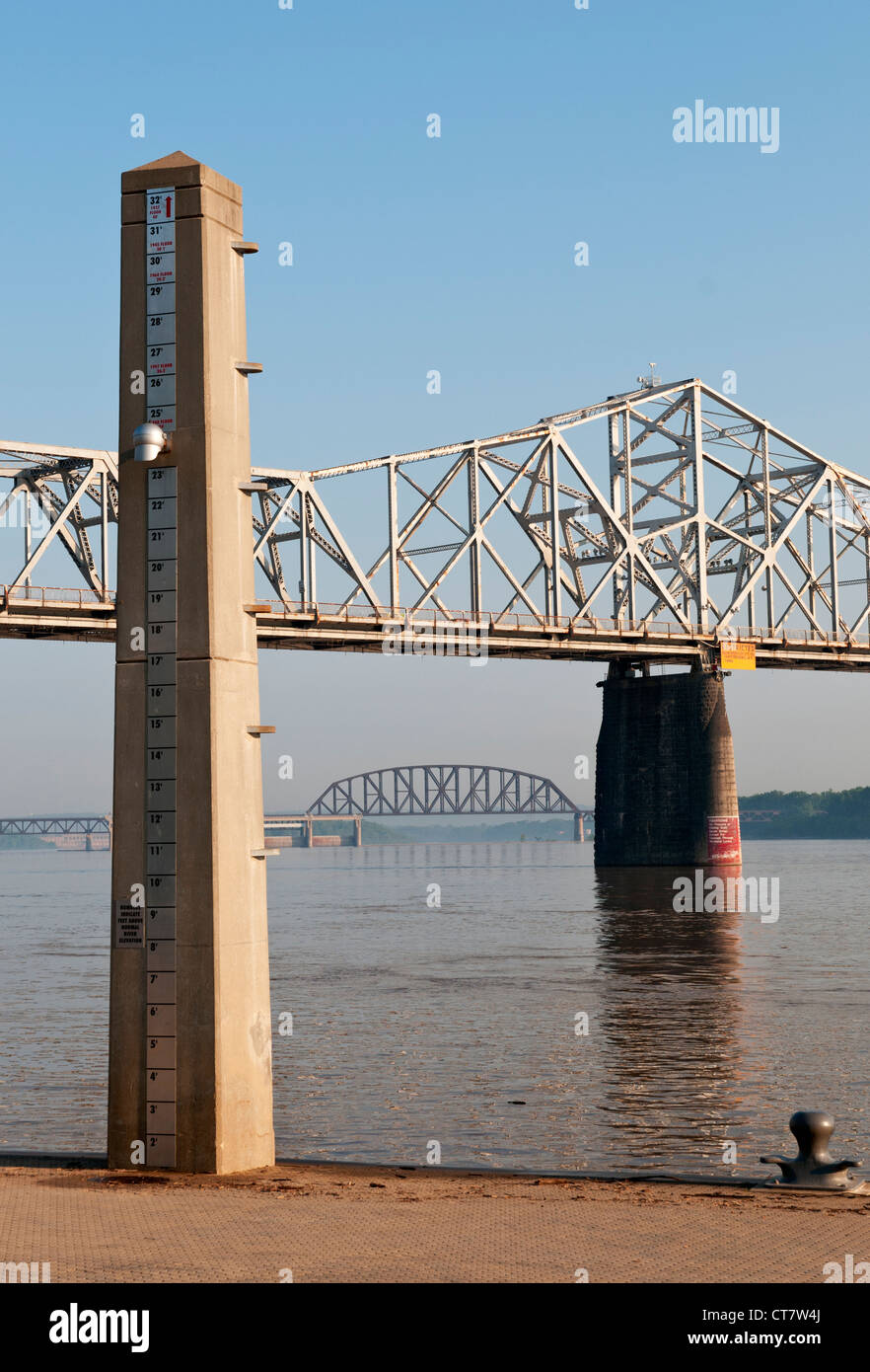 Kentucky, Louisville, Riverfront Park, Ohio River water level flood