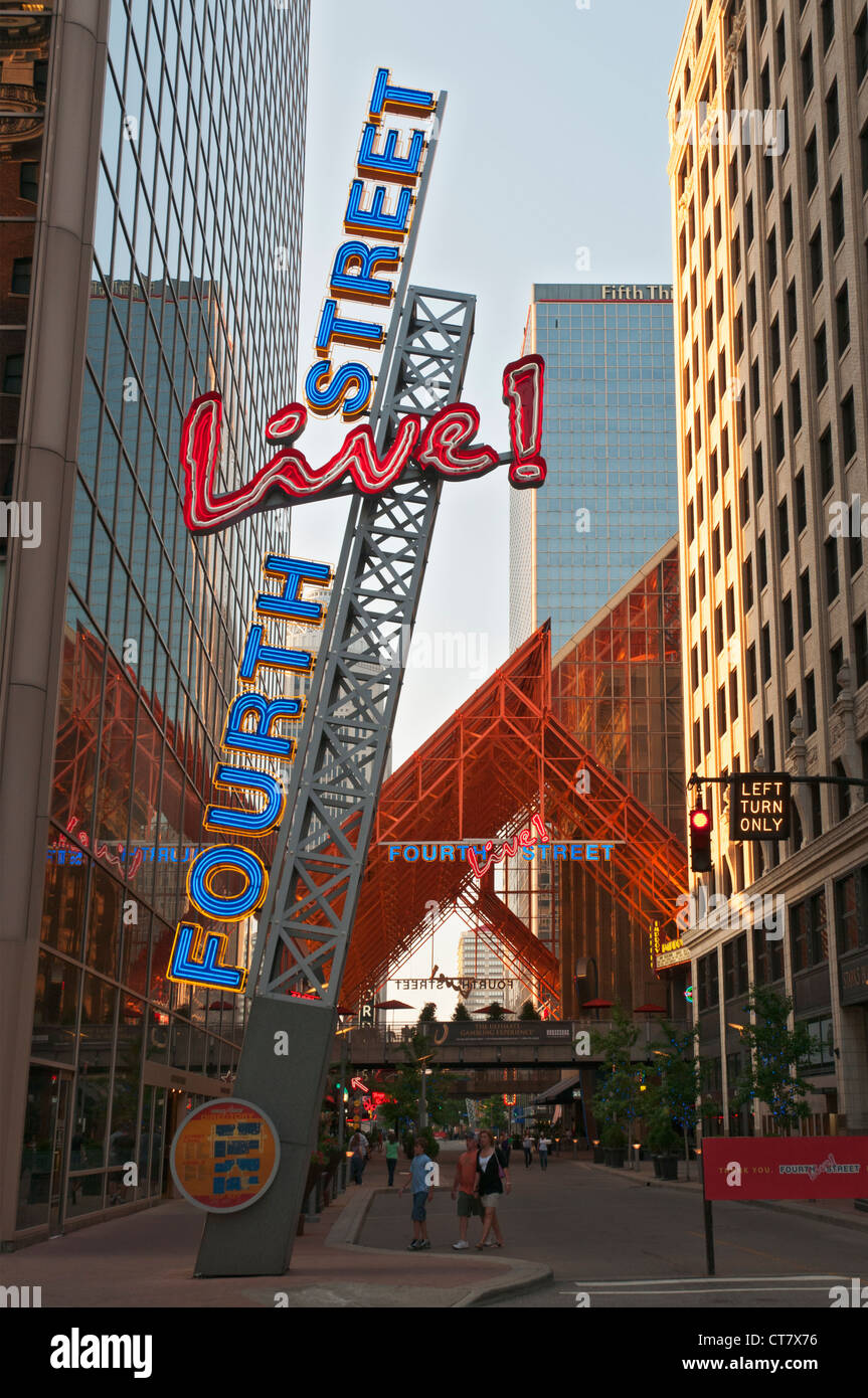Kentucky Neon Sign Stock Photo - Download Image Now - Louisville -  Kentucky, Downtown District, Lexington - Kentucky - iStock