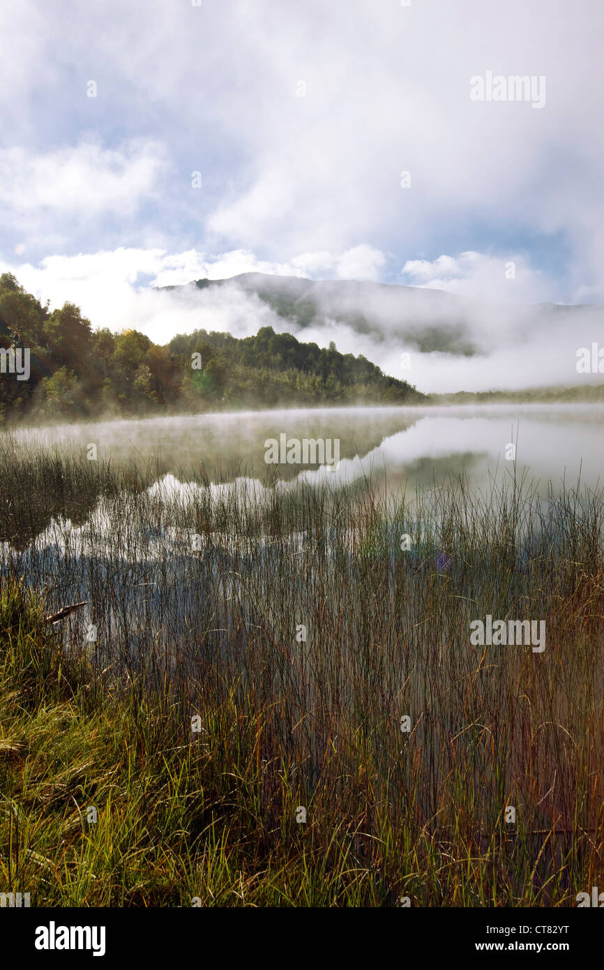 Lago hermoso hi-res stock photography and images - Alamy