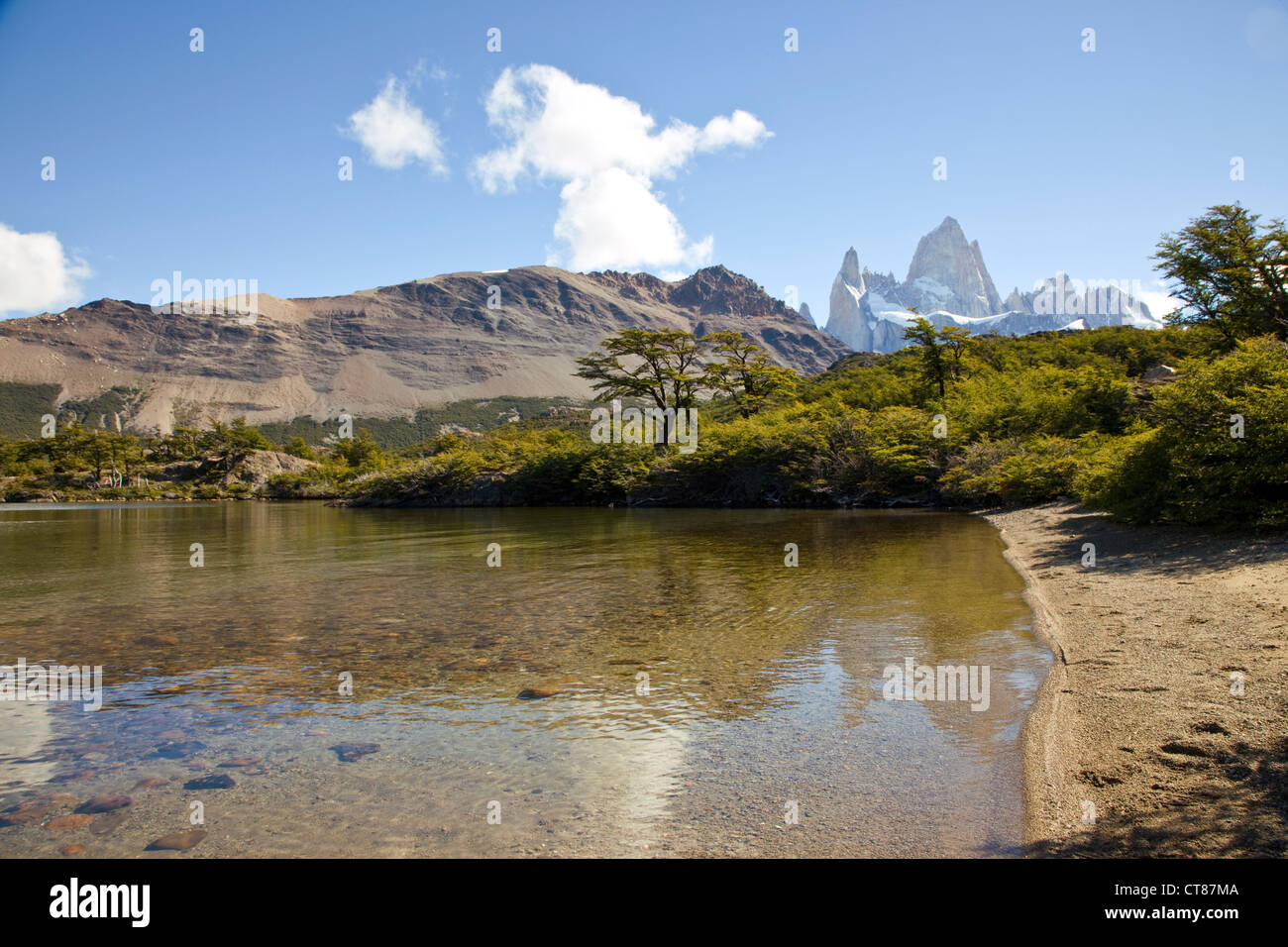 Laguna Capri on the Laguna de los Tres trail with Mount Fitzroy in background Stock Photo