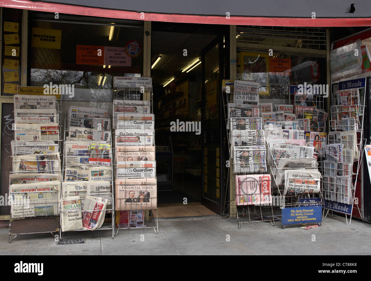 Newspaper Kiosk London Hi-res Stock Photography And Images - Alamy