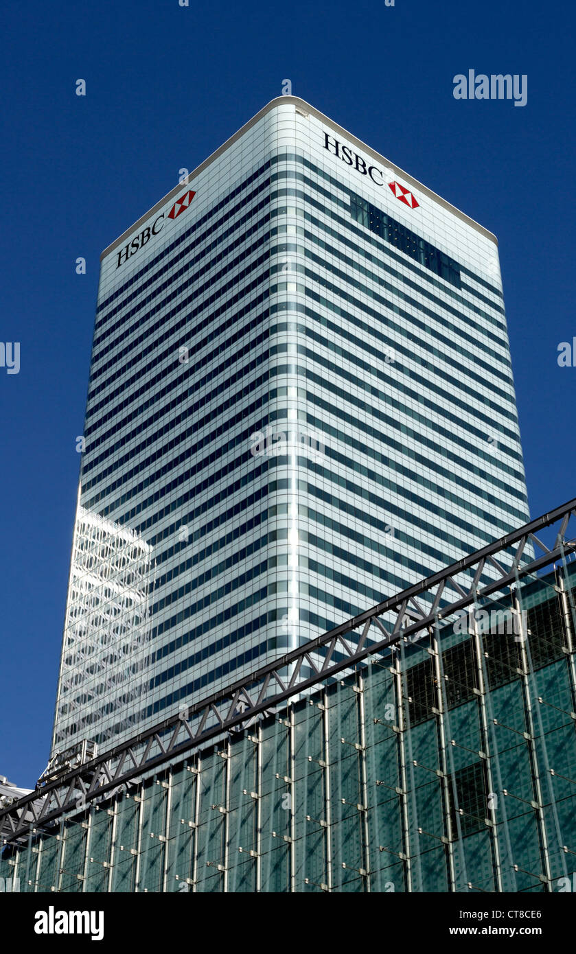 London - The HSBC Tower in the financial hub of Canary Wharf Stock ...