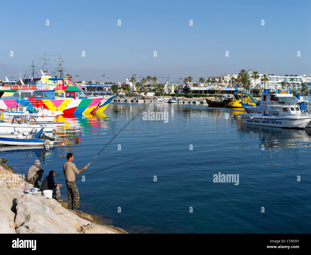 dh  AYIA NAPA CYPRUS Cypriot anglers fishing harbour wall Stock Photo