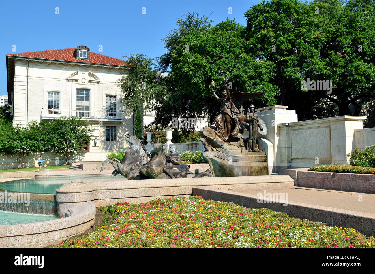 Bronze statues and Littlefield Fountain at the University of Texas at Austin, Texas. USA Stock
