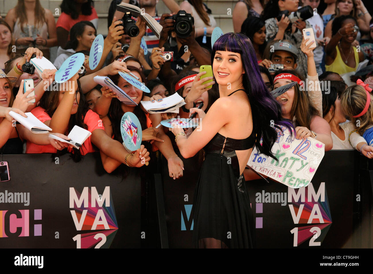 Singer Katy Perry signing autograph for fans Stock Photo - Alamy