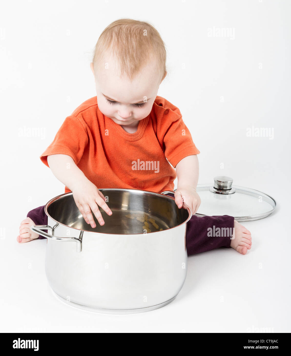 Big cooking pot hi-res stock photography and images - Alamy