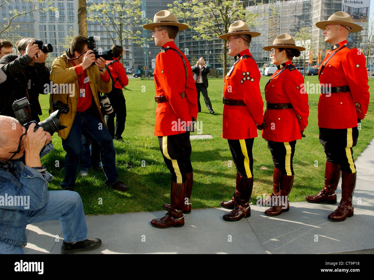Berlin, Mounties at the opening of the Canadian Embassy Stock Photo