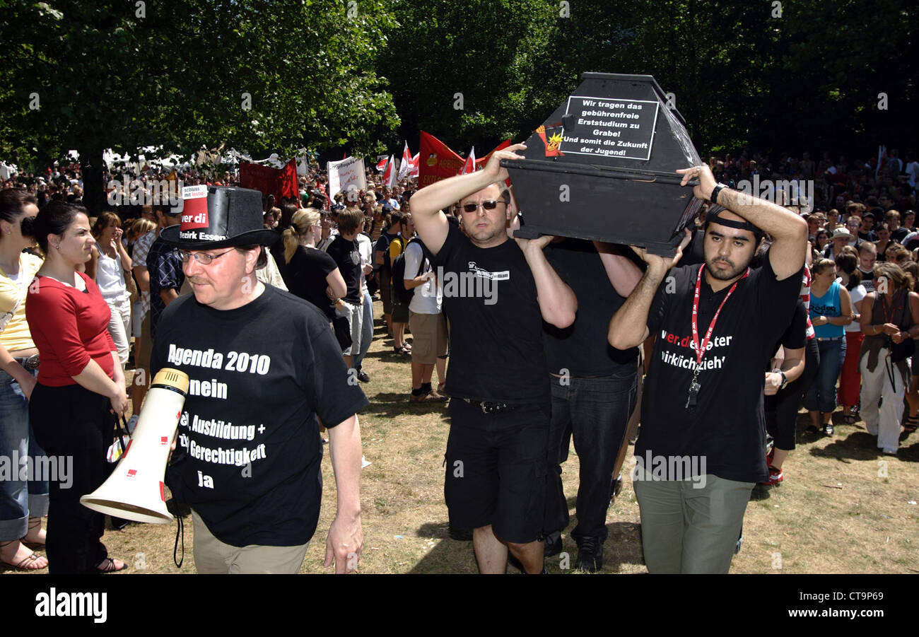 Food, student demonstration against tuition fees Stock Photo