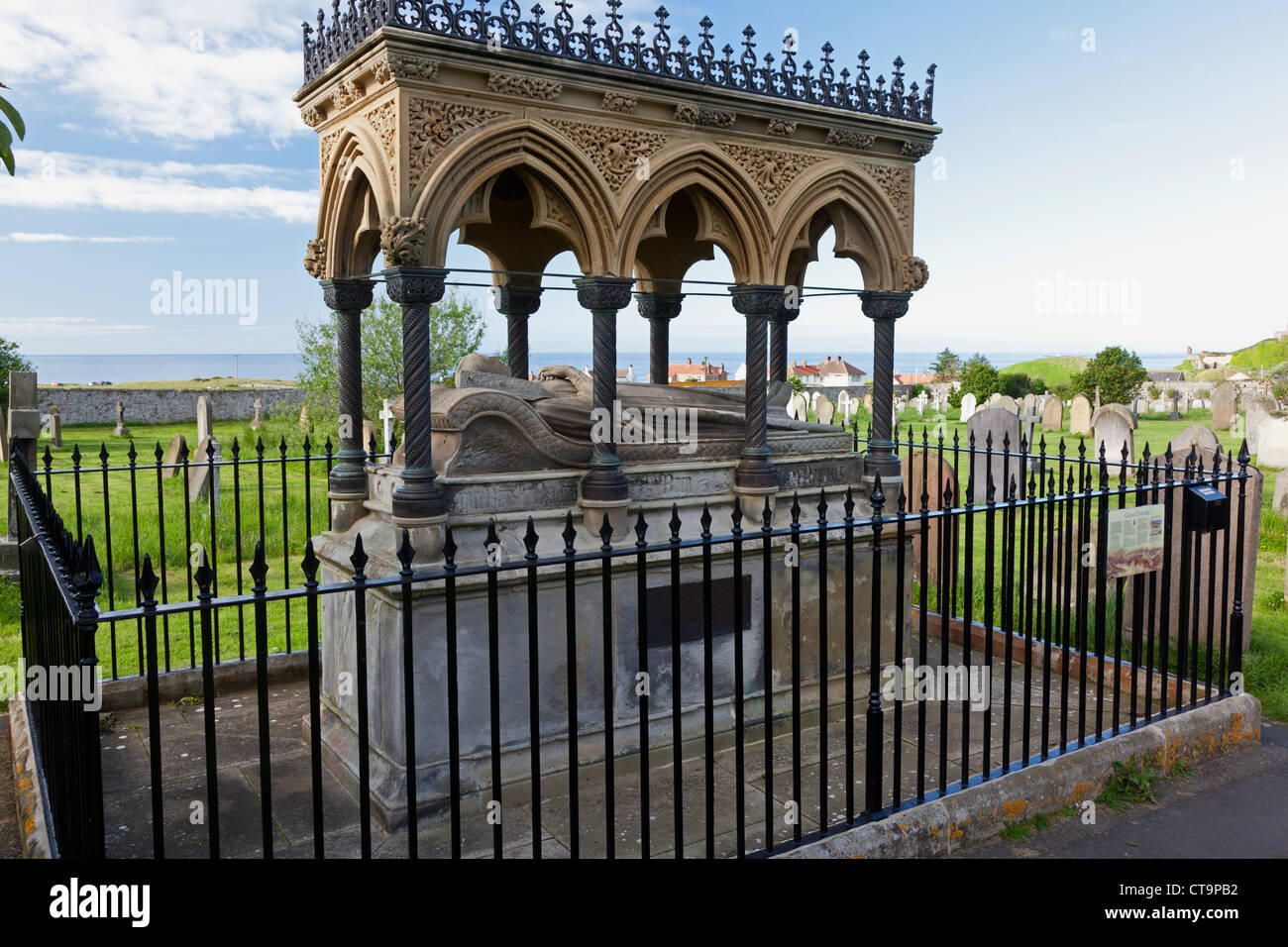 Tomb of Victorian heroine Grace Darling in St Aidan's churchyard, Bamburgh, Northumberland Stock Photo