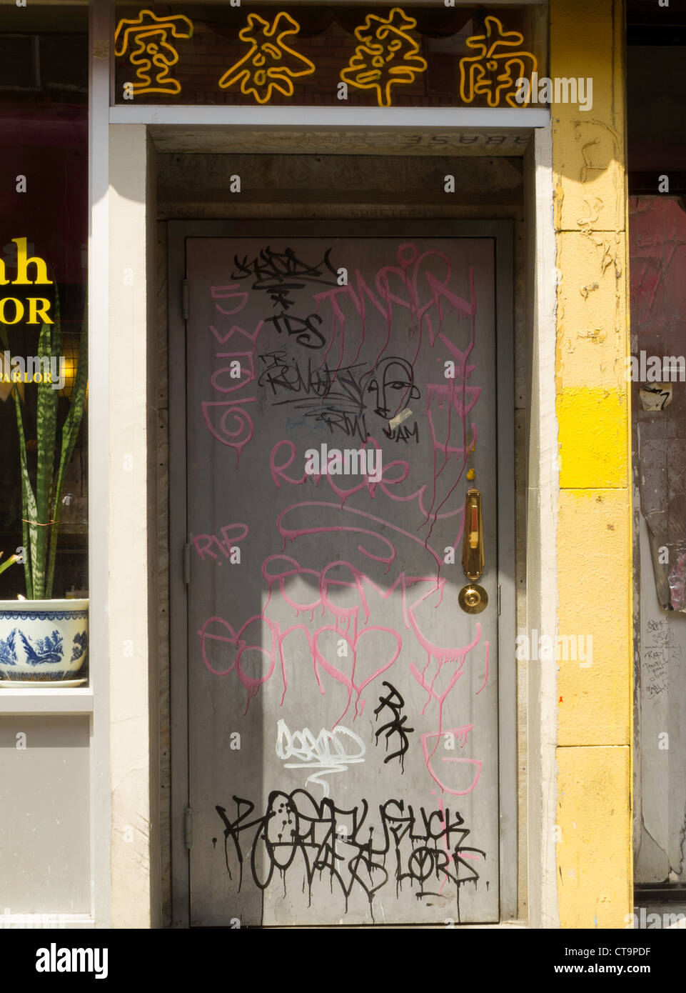 Graffiti, Chinatown, NYC Stock Photo Alamy