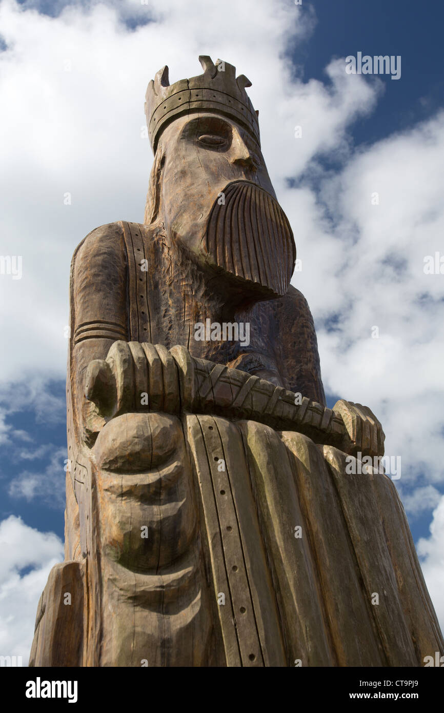 Isle of Lewis, Scotland. Wood carving of the ‘Lewis Chessmen’ at Uig beach (Traigh Uuige) on the west coast of Lewis. Stock Photo