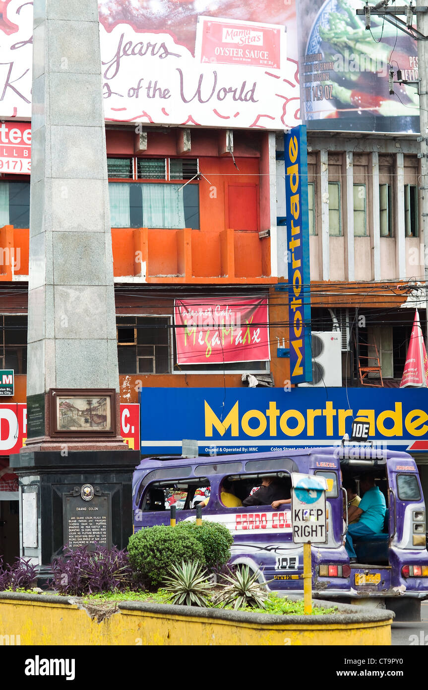 Colon Street monument and jeepney, Cebu City, Philippines Stock Photo