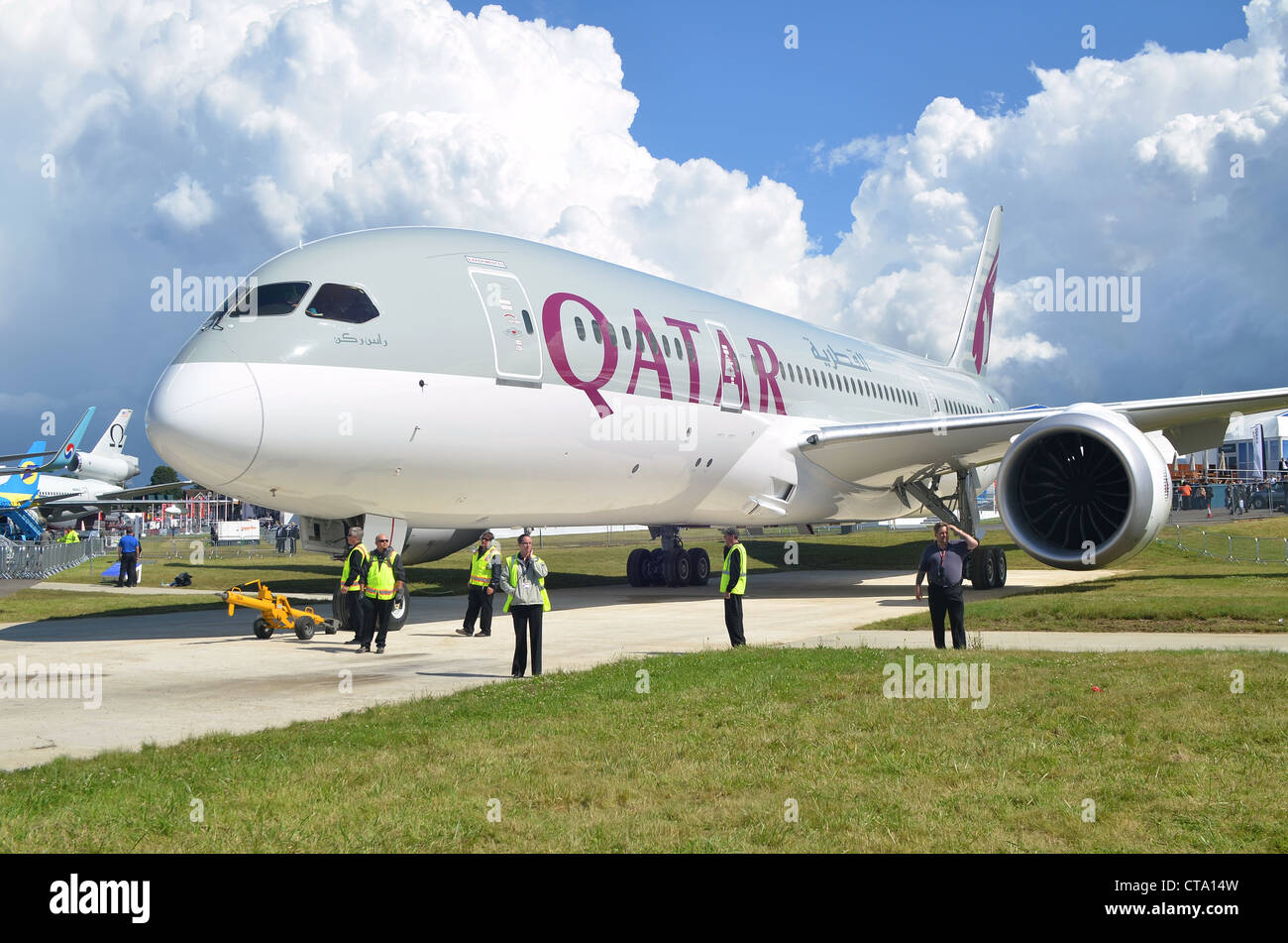 Boeing 787 Dreamliner in Qatar Airways colours awaiting towing out for its flying display at Farnborough Airshow 2012 Stock Photo